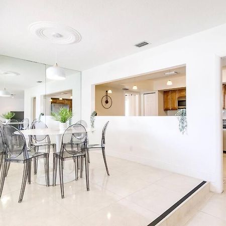 Modern Spacious 5-Bedroom Home With Pool Голлівуд Екстер'єр фото