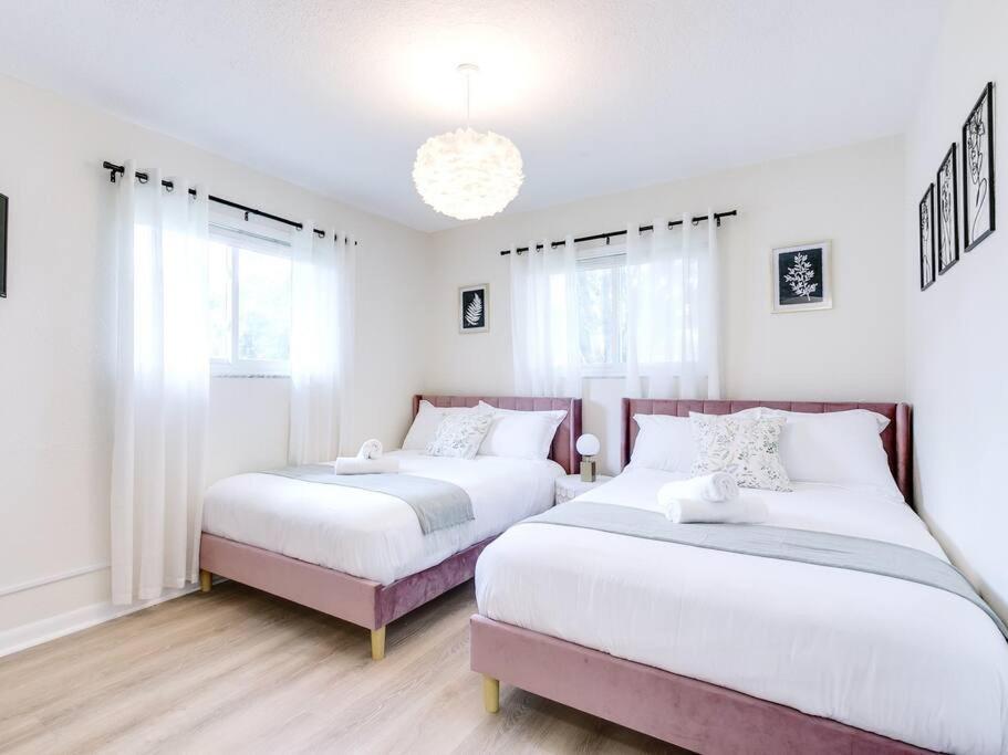 Modern Spacious 5-Bedroom Home With Pool Голлівуд Екстер'єр фото